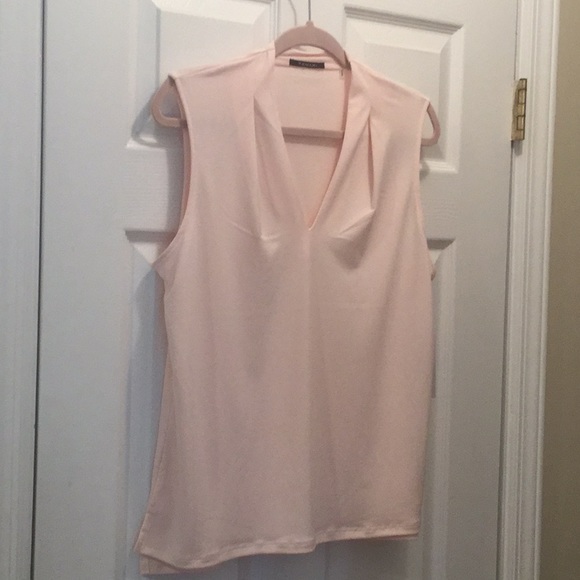 Tahari Tops - 😍 TAHARI 💫Blush sleeveless Blouse